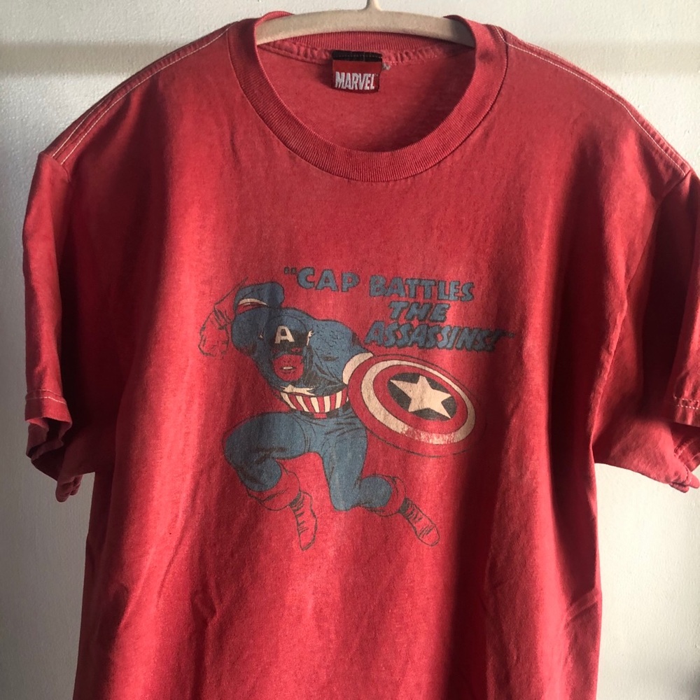 Cap battles the assassins t shirt